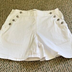 Banana Republic White Button-Detail Side Zip Women's Shorts